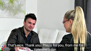 Casting agent pussylicked and fingers woman