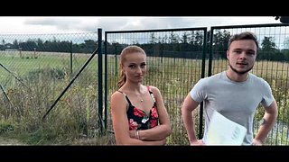 HUNT4K. Chapeuzinho Vermelho tem uma mente tão suja que não se importou com o namorado e fodeu um estranho: Pornografia