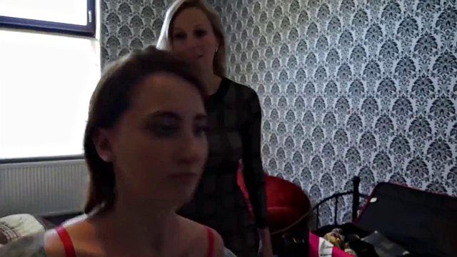 Lia Louise prende una gangbang da Egon Kowalski e Cam Angel per Car Discount
