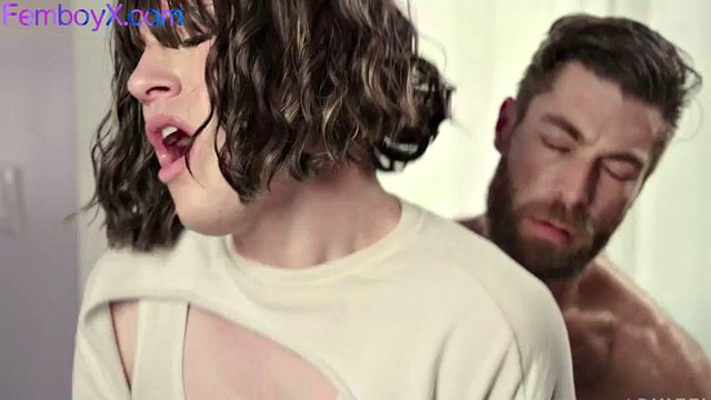 Versauter Femboi bläst seinem Lover einen