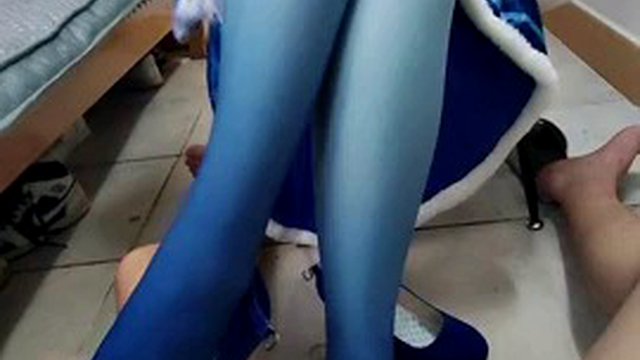 Chinese Cosplay Footjob