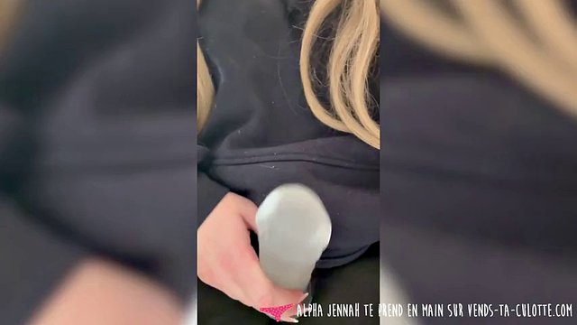 Vends-ta-culotte - Humiliation et entraînement anal pour homme soumis par une jeune dominatrice sexy