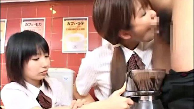 Café japonês de meninas e creme: boquete, hardcore e gozhot pornô