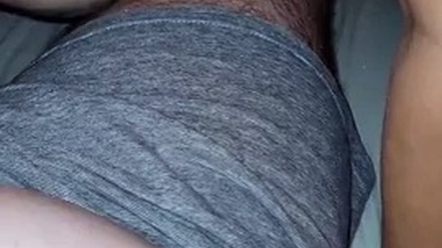 La matrigna fa un pompino fantastico il giorno del compleanno del figliastro