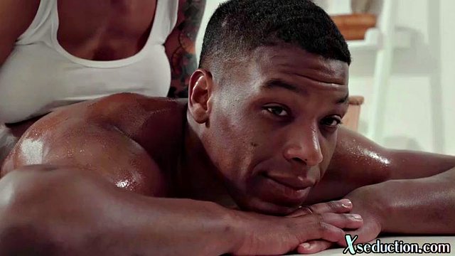 Massagista peituda Pussysmashed por BBC