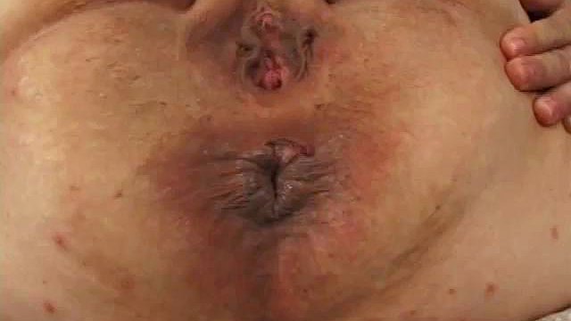 Un gros cochon mature fait labourer son trou du cul