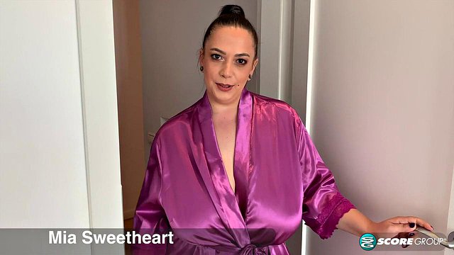 SweetHeart Mia Fingers Deep with Lesbian Toy