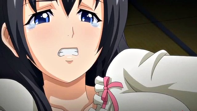 Una de las tres hermanas anime es cogida por un montón de tíos cachondos