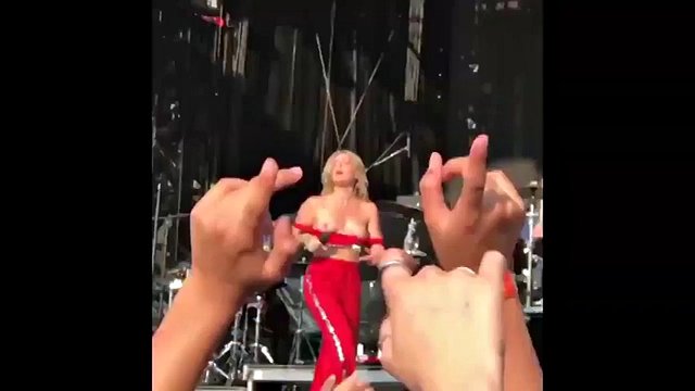 Swedish Singer Flashing Live