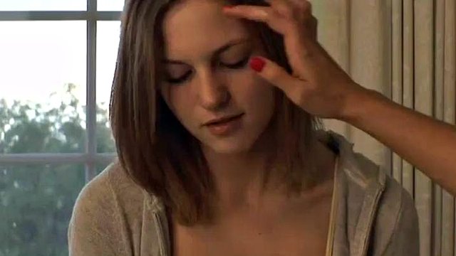 Il tutoraggio lesbico copre l'alimentazione del tonno di TNVGirls: Cowgirl, Licking e Babe Porn