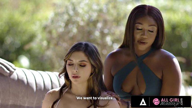 MASAJE PARA TODOS LAS CHICAS - La clase de yoga se convierte en una sesión de sexo caliente entre Chanell Heart y Sabina Rouge