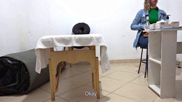 Gabi SweetCouplesStories の変態医師がブラジル人のお尻を指で触っておっぱいを落とす