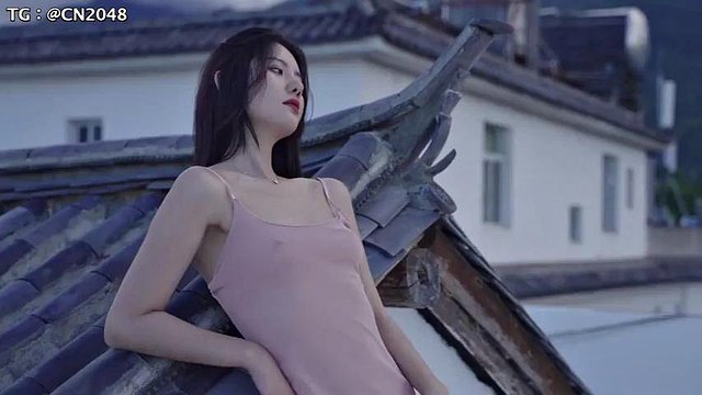 È aju: asiatico, spogliarello e porno pubblico