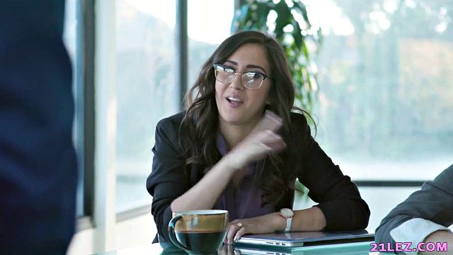 Jenna Sativa's Lesbian 12-Hour Threesome