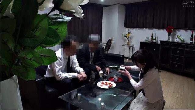影響を受けている私の真面目な妻と若い部下で彼女を放った...（180分）パート2