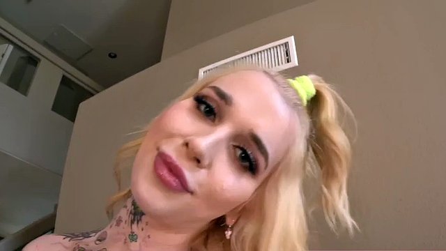 Big butt tattooed shemale blows big ass black guy after twerk