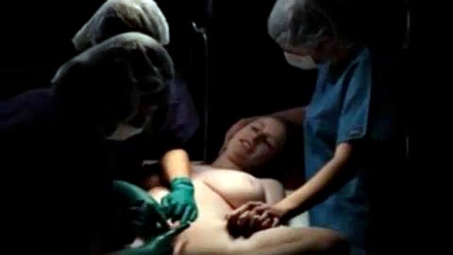 Mira la cirugía de estimulación del clítoris lésbico: cirugía, médico, cirujano porno