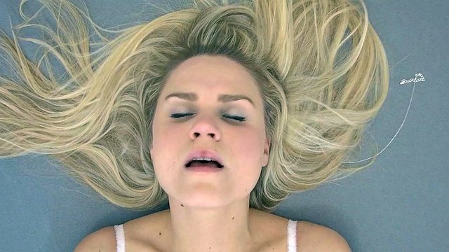 atingiu o orgasmo com a ajuda de seus dedos