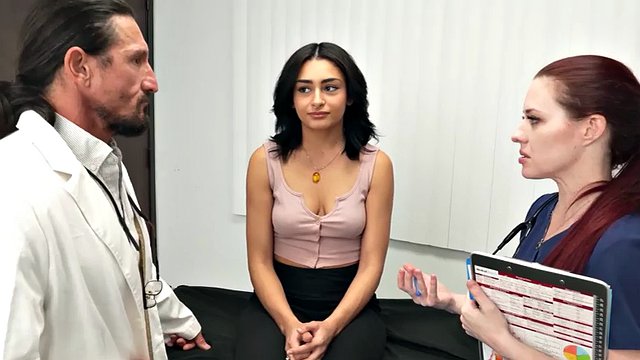 Horny babe wants to breed the doctor's pussies in her infirmary