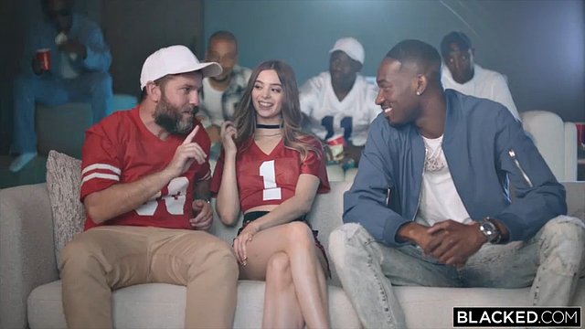 مولی لیتل سیاه شده در 6-BBC Gangbang رد می شود