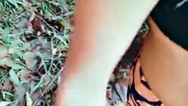 La zia ha scopato forte dietro casa per strada