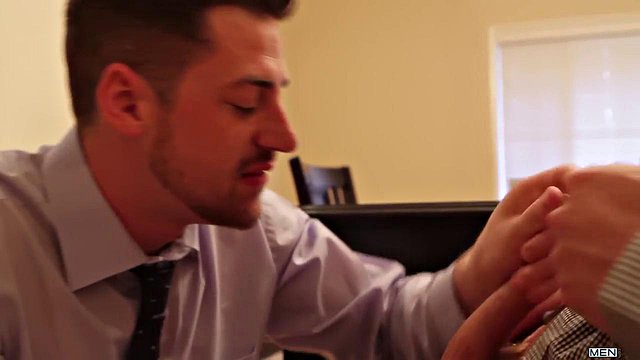 Muscle Realtors Andrew Stark and Liam Magnuson Fuck Ass