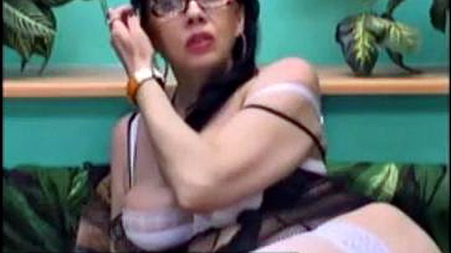 Old mature granny masturbation showoff on cam: Xhamster & Solo Porn