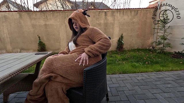 Big-Butted TS Farts Outdoors