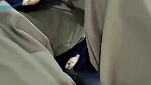 The boy in the cloak had sex with his mother without taking a shower for six days. He violently fucked his old mother to orgasm twice and made his aunt's blood spurt out.