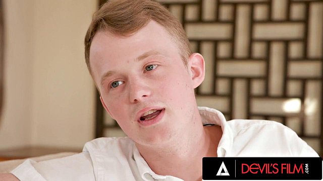 DEVILS FILM - La niñera caliente Sera Ryder hace garganta profunda y folla con el afortunado al que cuida
