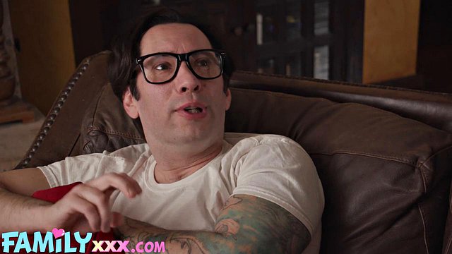 Step Mommy London Gives A Lesson - Tommy Pistol