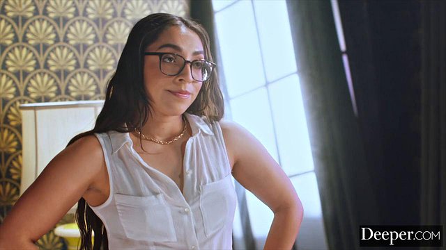 Tiefer. Das freche College-Mädchen Madison Wilde wird von zwei riesigen Schwänzen gefoltert: Porno