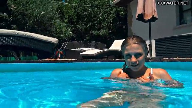 Bonnie Dolce nude babe underwater in the pool