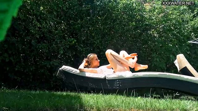 Bonnie Dolce nude babe underwater in the pool