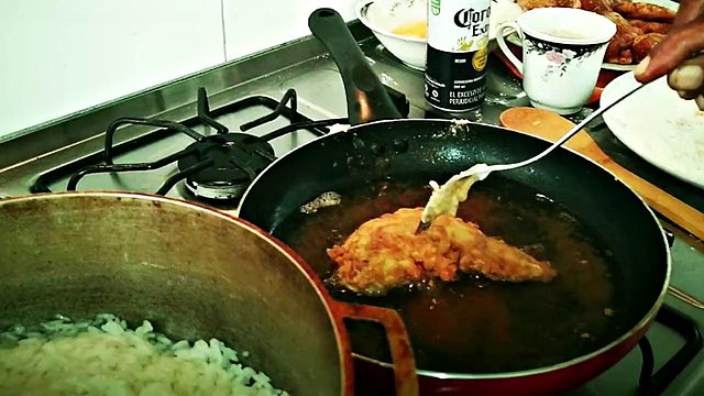 Pablo N3Grobar baise la reine de la gorge dans la cuisine