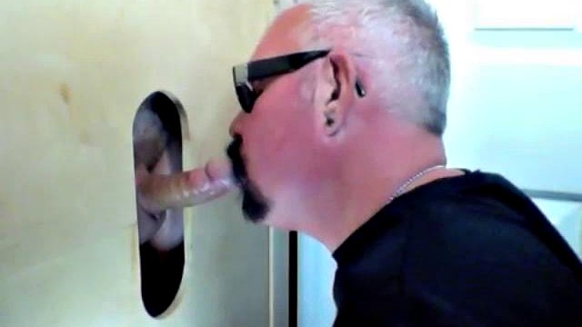 Due cazzi duri al Gloryhole