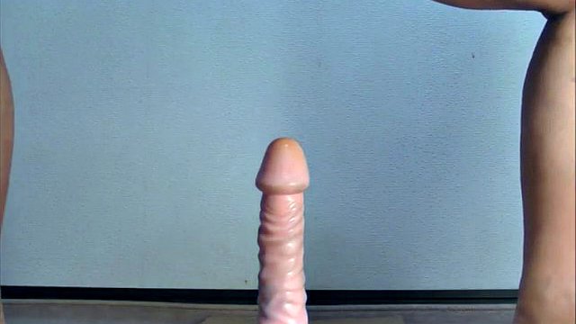 Fat amateur crossdresser jerks off while streaming live