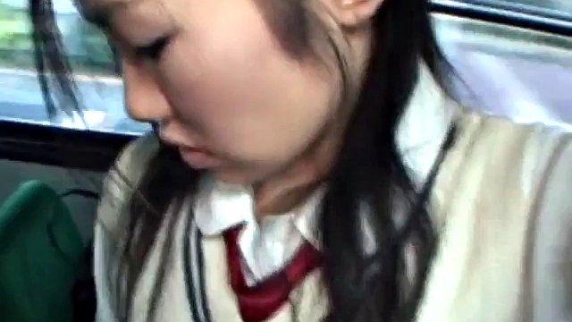 J'ai fait semblant de faire une erreur et je suis monté dans le bus scolaire des filles et je me suis fait baiser