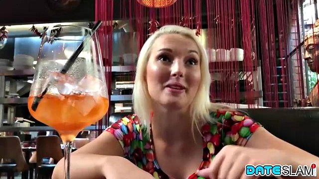 Søt stemor blir knullet godt Touching Friend 01: Blowjob, store pupper og babeporno