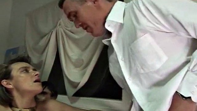 The French secretary likes to fuck with her client