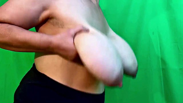 VeeVee Vixen'in Meme Ucu Tease'i