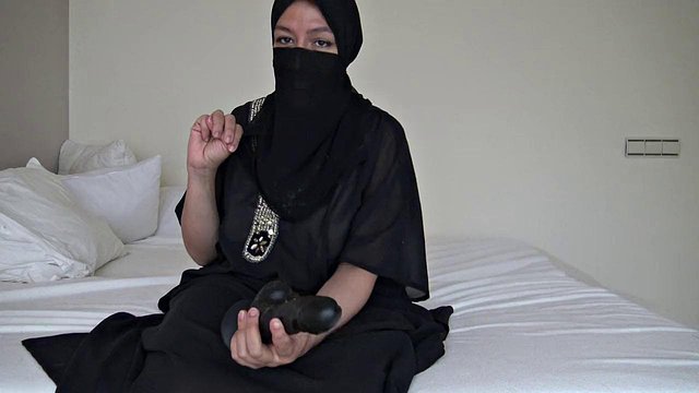 Dubai Cuckold Wife Souzan Halabi Craves Huge Black Cocks and Stranger Pounding