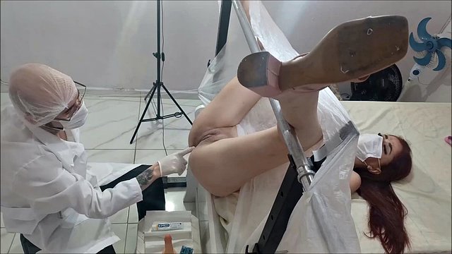 Clandestine gynecologist uses anesthetic gel cheats with brand new patient