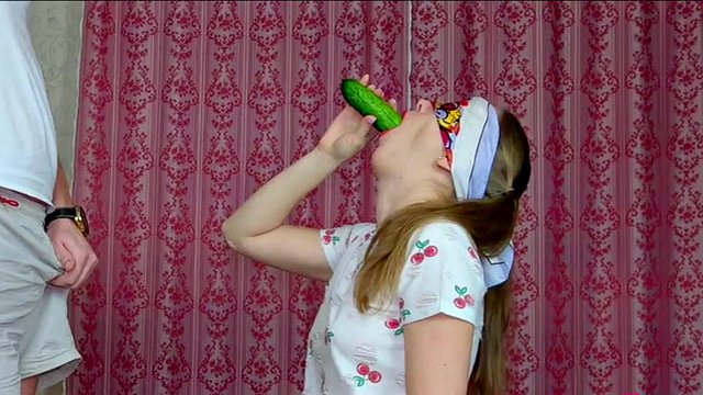 Stepbrother cheated on his sister when she passed a challenge with food and seduced her with a blowjob and first time sex!