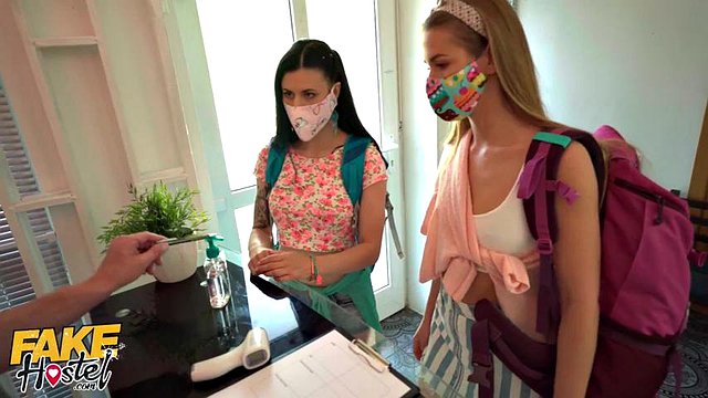 Sahte Hostel Eğlenceli Firky Bi-Cennet Babes Son Sonunda Zor ve Hızlı Üçlü