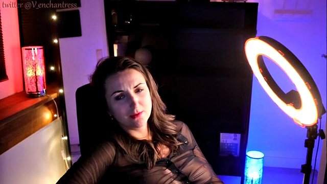 Esmer ile oyuncak: Amatör, Pornhub ve Mastürbasyon Pornosu