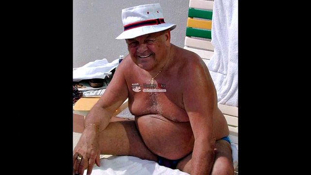 Slideshow “Grandfather Alone”