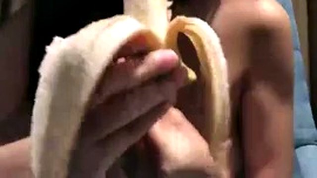 A college student with the best contrast, earning over 10,000 yuan a day, working hard for money, live broadcast in China [Jiaotiao Snake]. My breasts have grown the best, from the dormitory to the hotel (1)