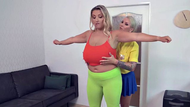 Lez plumpers enjoy rimjob and pussies in the hostel
