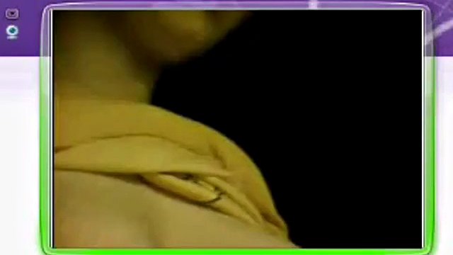 Hijab turc chienne montre des seins sur webcam messenger msn